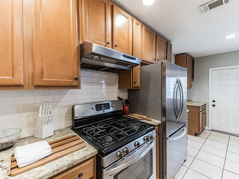 418 Lebeau St — Photo 15