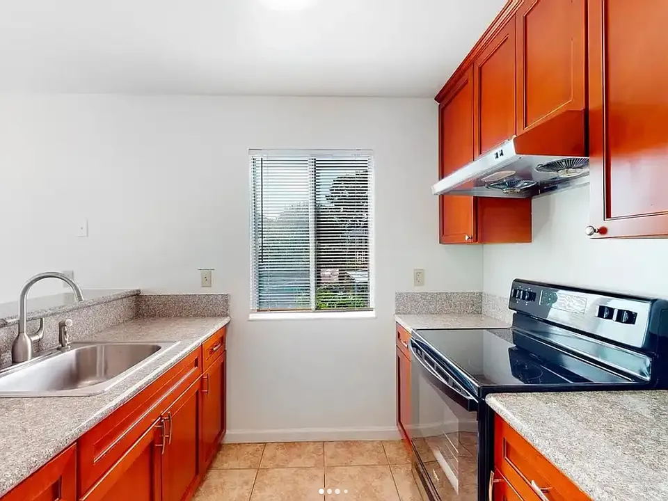 3430 Laguna Ave #B