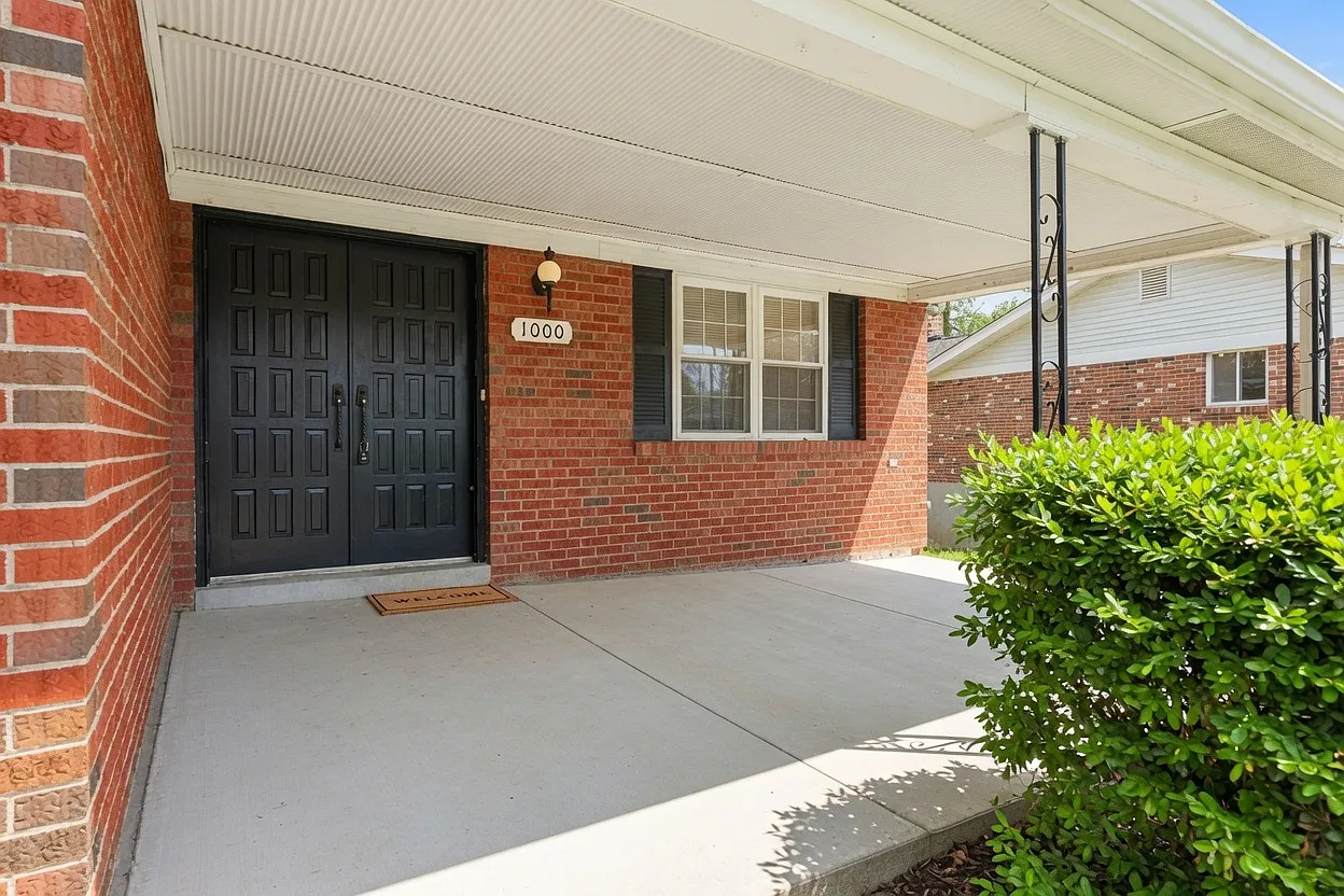 5 bed, 2927 sqft, $5,800 — Photo 2