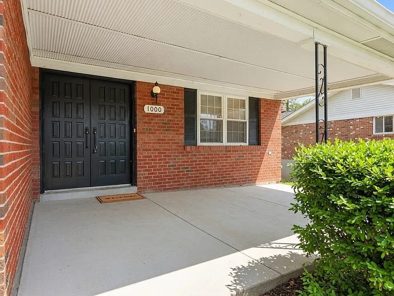 1000 Providence Rd — Photo 2