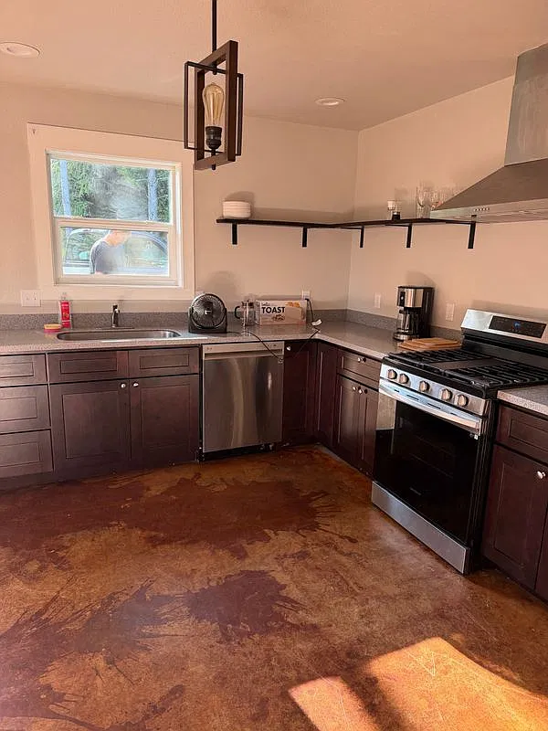 1 bed, 1.0 bath, 560 sqft, $1,200 — Photo 2