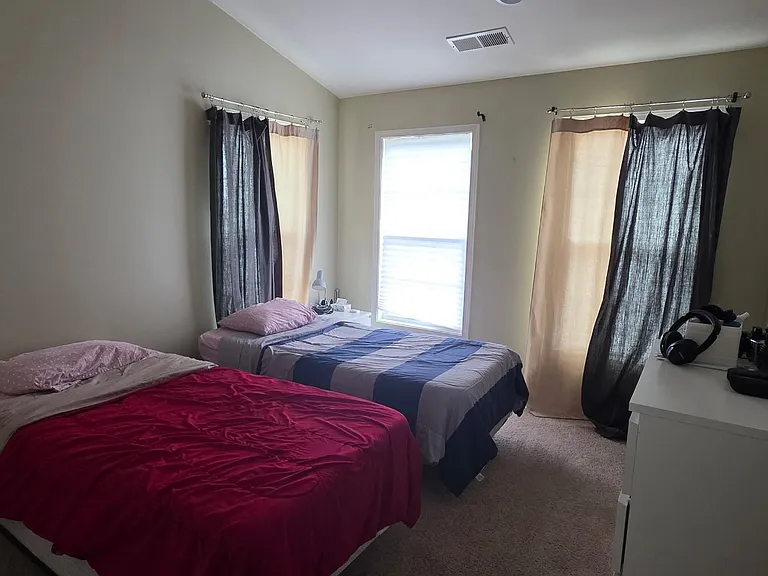 25100 Croxley Green Sq — Photo 17