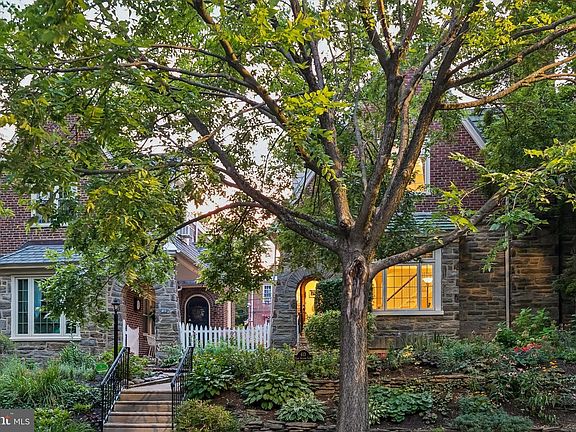 3rd image of 413 E Allens Ln