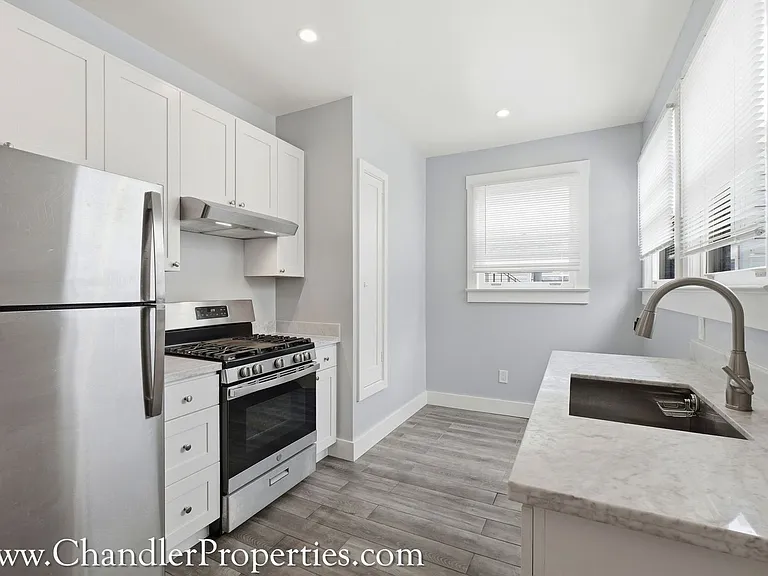 764 N Point St — Photo 1
