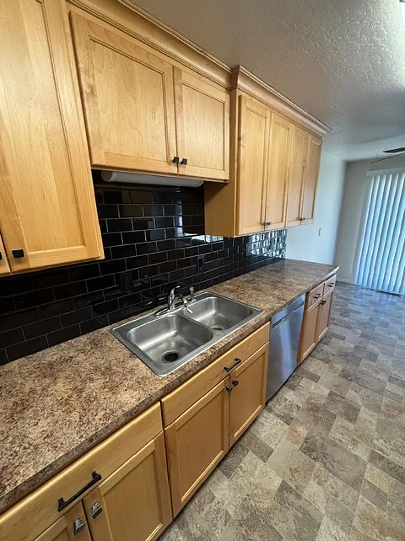 3 Bedroom Home N side of Newberg — Photo 3