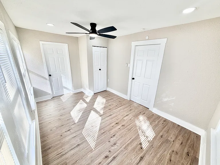 1327 Bailey Ave — Photo 12