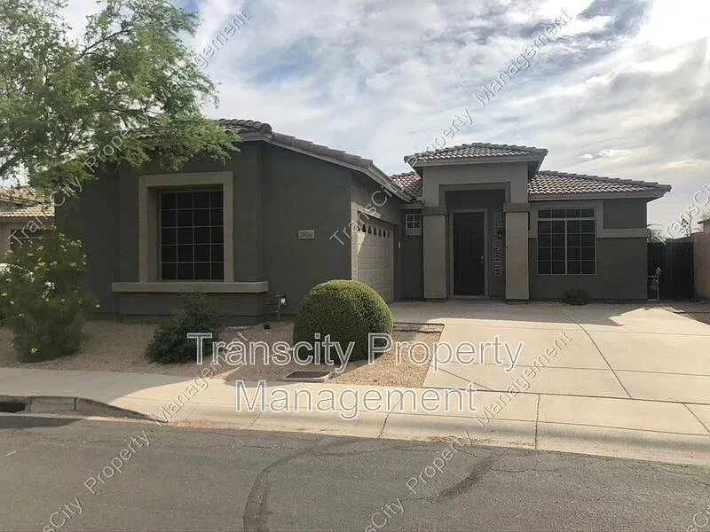 3 bed, 2.0 bath, 1372 sqft, $2,195 — Photo 1