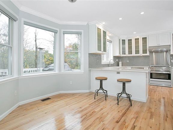 5th image of 26 Lily Pond Ln #1