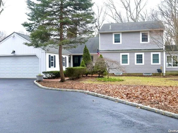 18 Oakfield Road, Saint James, NY 11780
