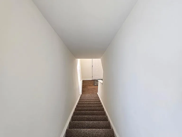 111 Barrington Ln — Photo 4