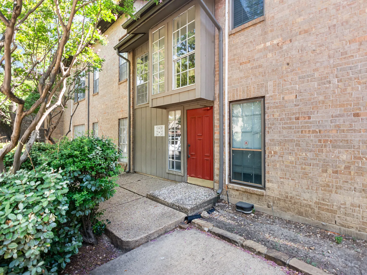 10438 High Hollows Dr — Photo 1