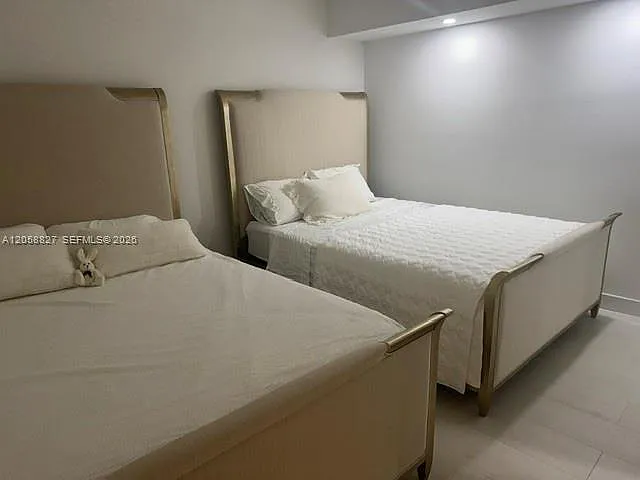 5401 Collins Ave #230 — Photo 34