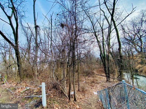 3798 Chalfont Dr, Philadelphia, PA 19154
