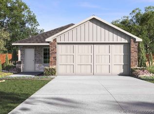 1030 N Arapahoe Ave, Chouteau, OK 74337