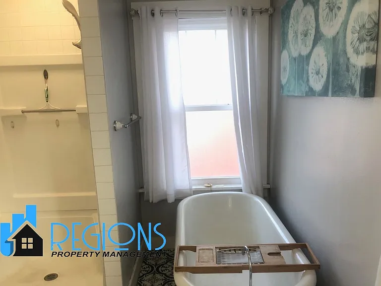 501 E Locust St — Photo 8