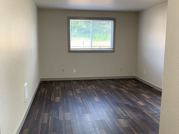 4th image of 601 & 603 107th Ave E #601