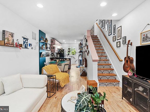 5th image of 3009 W Cabot St