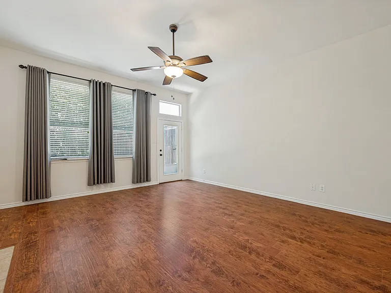 1615 Bur Oak Dr — Photo 20
