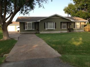 2401 Saba Ln, Port Neches, TX 77651