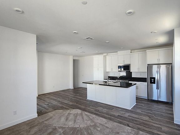 4th image of 1418 W Cara Dr