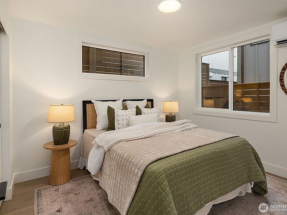 5th image of 4407 2nd Avenue NE