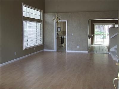3rd image of 820 Larkspur Dr