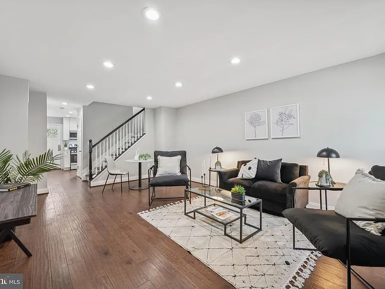 908 W Lombard St — Photo 1