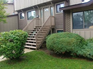 762 Circle Dr, Roselle, IL 60172