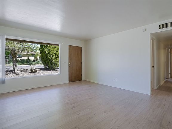 4th image of 645 W Delano Ave