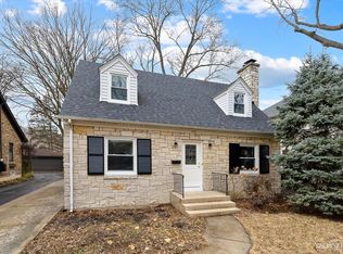 153 S Commonwealth Ave, Aurora, IL 60506