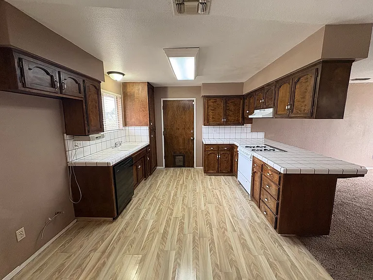 2232 E Paradise Ave — Photo 9