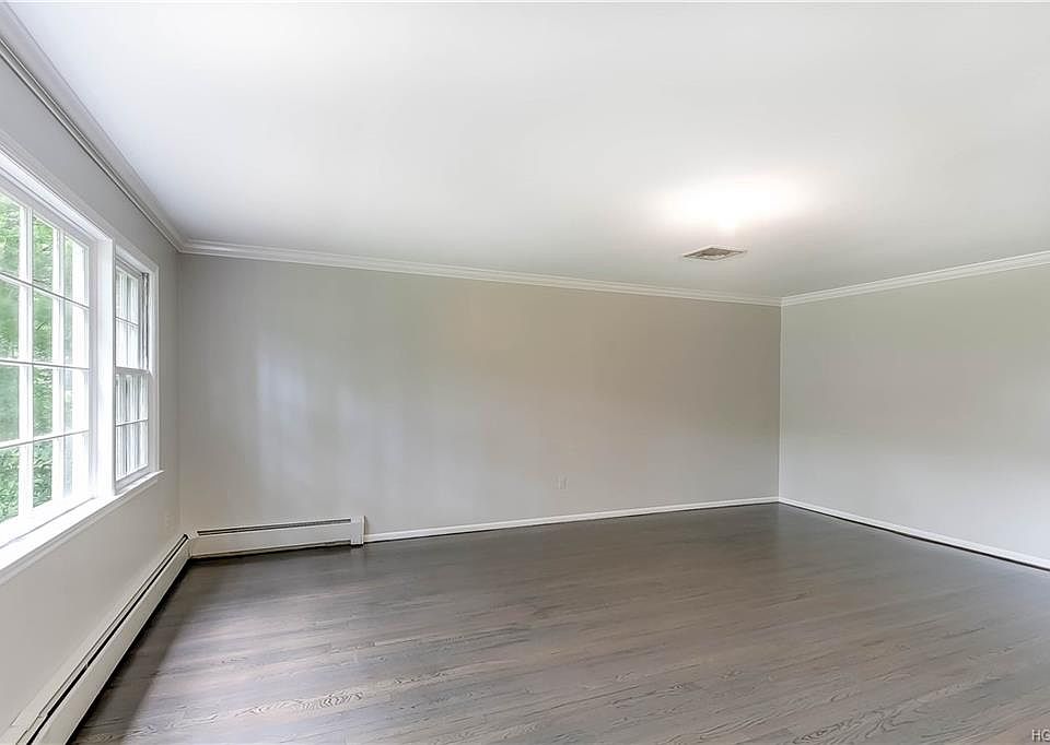 1st image of 1 Briarwood Ln