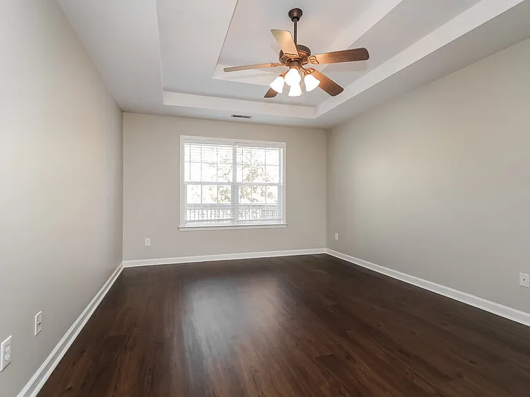 1126 Poplar Hollow Rd — Photo 11