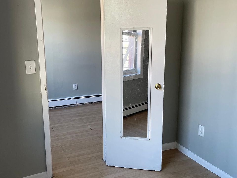 1st image of 5 Graham St Floor 1