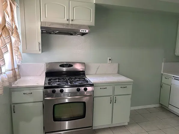 911 E La Verne Ave, Pomona, CA 91767
