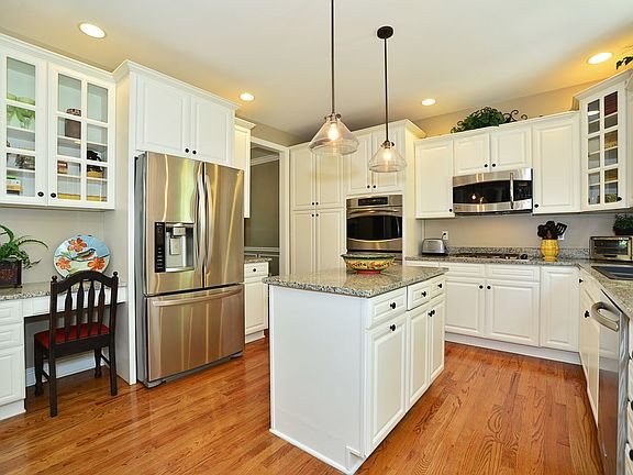 5th image of 905 Black Oak Ct