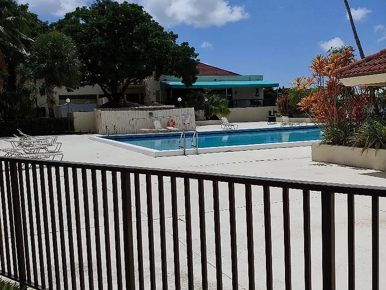 105 Lake Emerald Dr #406 — Photo 29