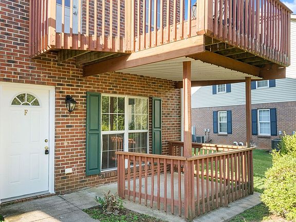3rd image of 1232 Parkway Pl #E