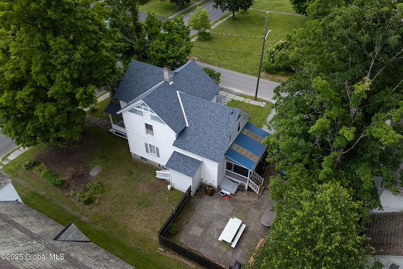3rd image of 4 Quaker Street