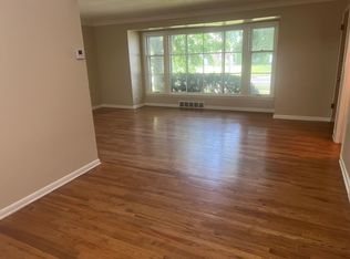 17611 Chagrin Blvd, Shaker Heights, OH 44120