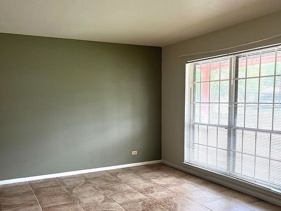 2nd image of 136 Valley Oak Dr