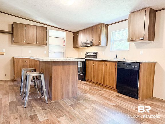 4th image of 279 Travis Rd