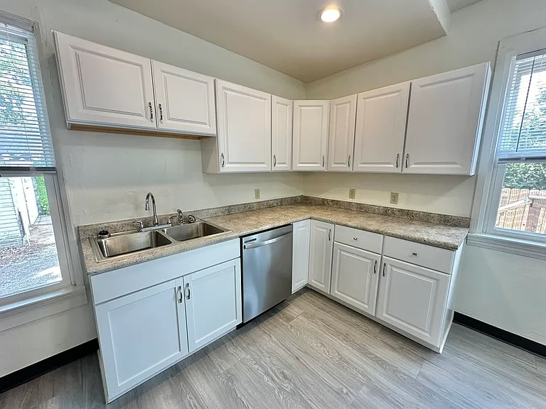 890 Shawano Ave — Photo 4
