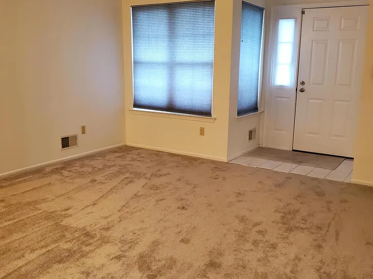 3404 Equestrian Way — Photo 2