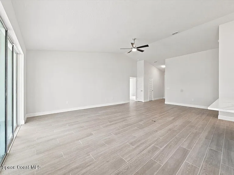 407 Cellini Ave NE — Photo 33