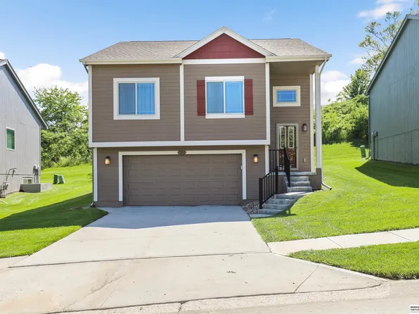 13915 Wood Valley Dr, Omaha, NE 68142