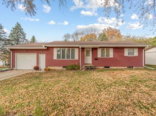 302 Sunset St, Waverly, IA 50677