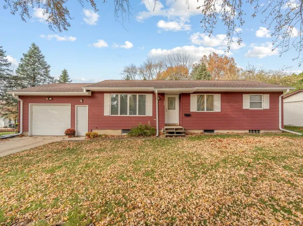 302 Sunset St, Waverly, IA 50677