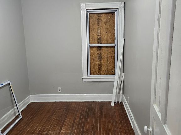 4th image of 219 Elliott St APT 1