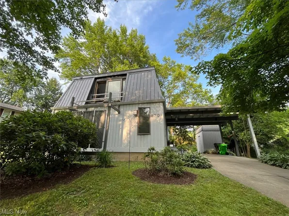 870 Locust Dr, Tallmadge, OH 44278